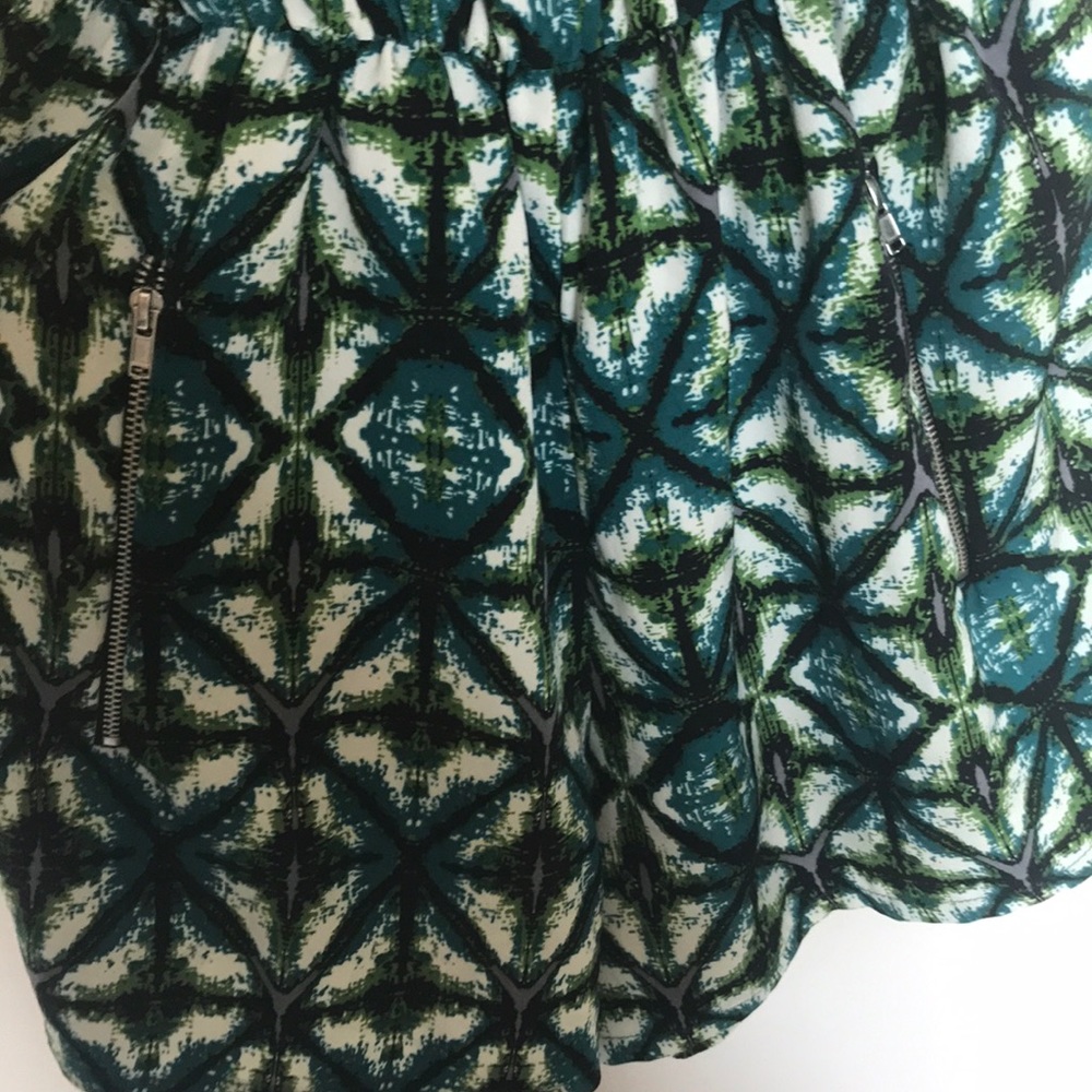 Geometric Pattern Romper - Picture 5 of 8